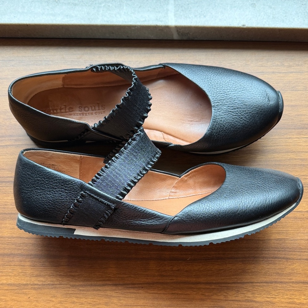 Gentle Souls by Kenneth Cole Women's Luca Ruffle-Strap Flats Sz 8.5/39